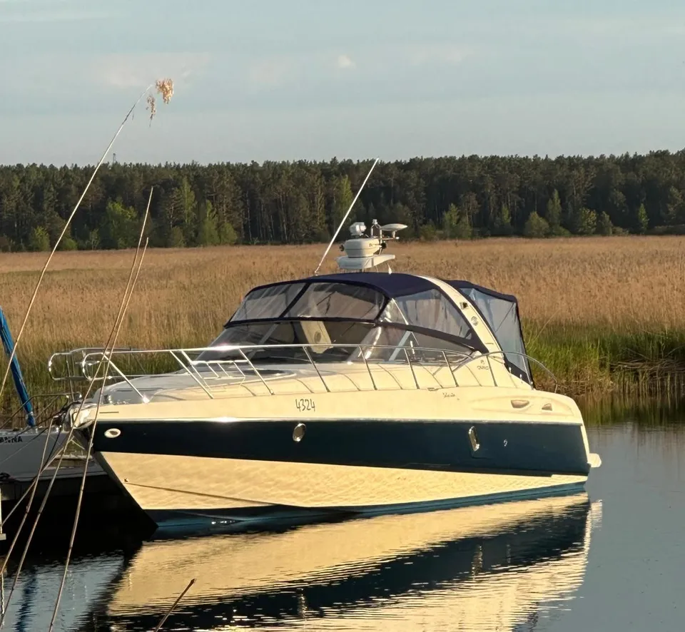 Cranchi Endurance 41 exterior view 1