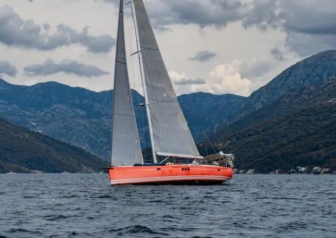 Hanse 630E exterior view 1